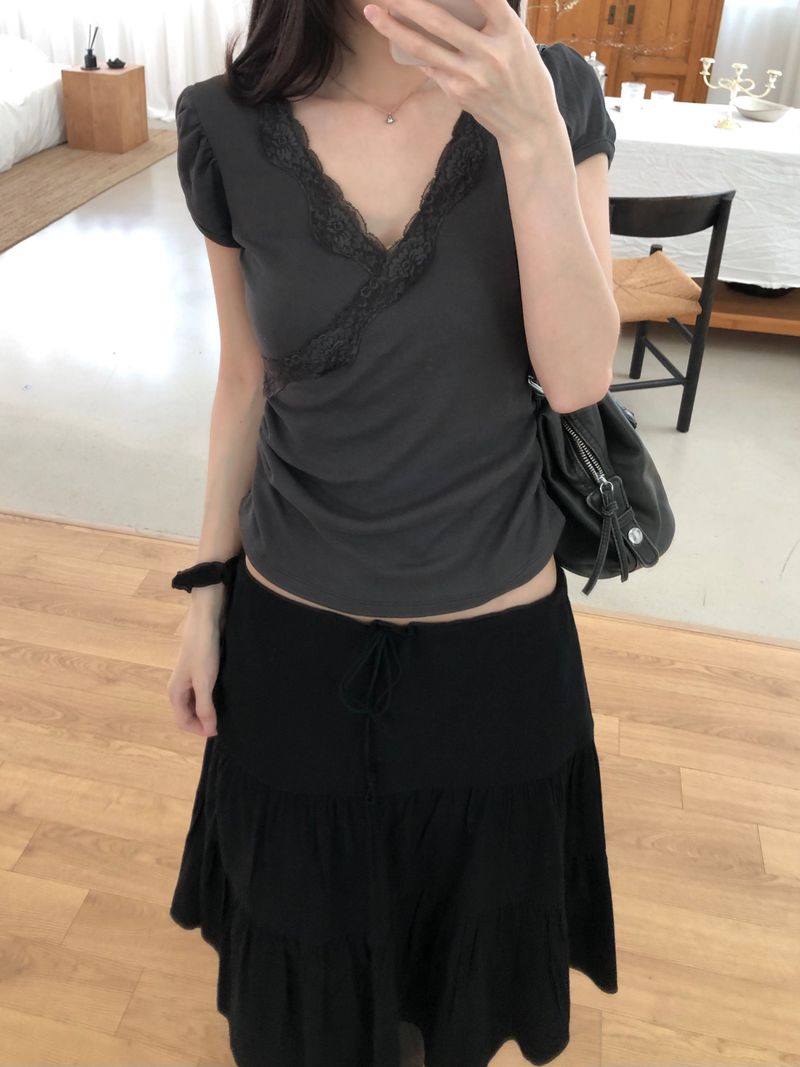 Kitten（キッテン）の「エリンレースパフショートスリーブTシャツ (2 colors)（トップス）」