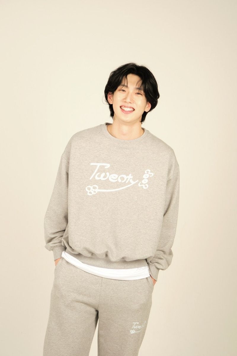 FLORAL SWEATSHIRT