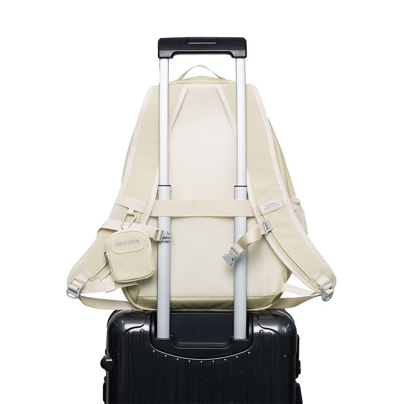 CARABINER MESH BACKPACK / BUTTER
