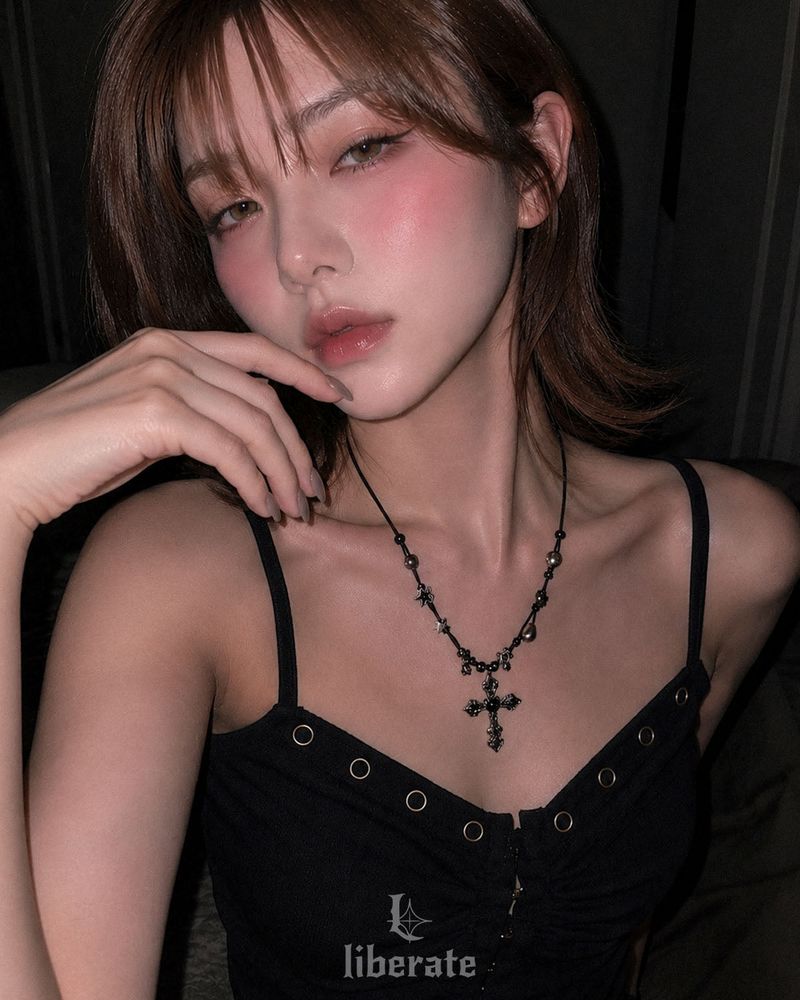 (Double Plating) Kuro Heart Cross Necklace