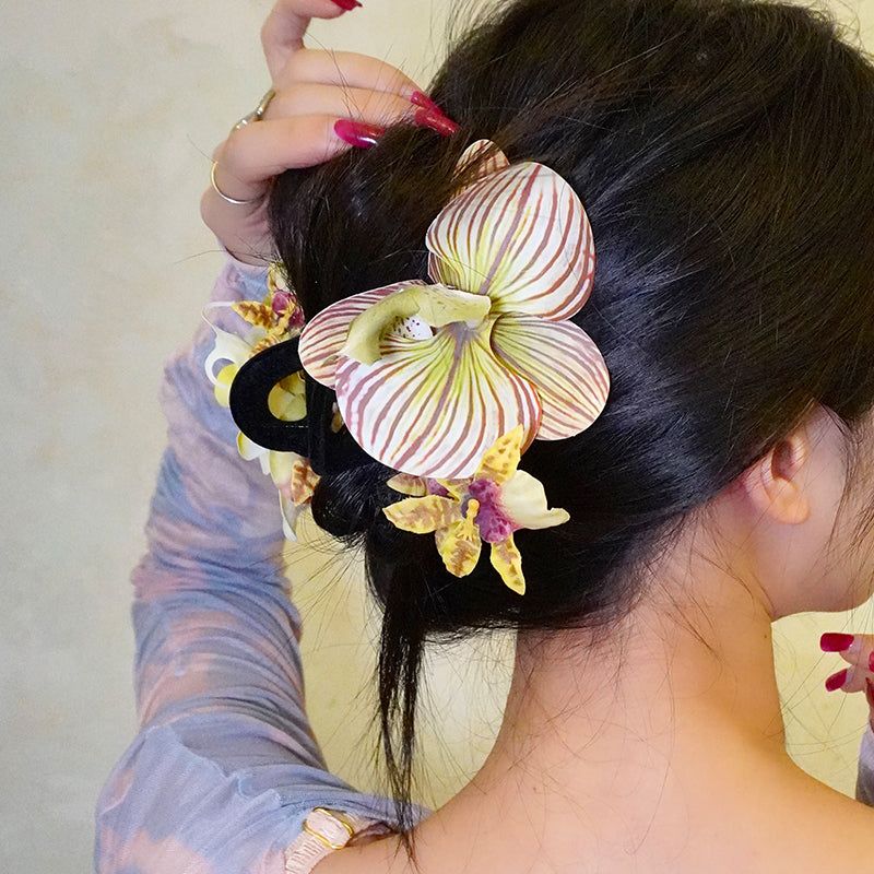 Hornworm（チョウチョウホーンワーム）の「Two-color shark clip（Hair Accessories）」