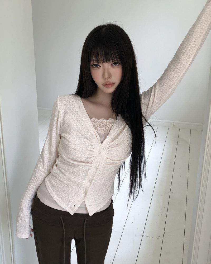 WONDER WONDER（ワンダーワンダー）の「Rahel Shirring V-Neck Cardigan（Tops）」