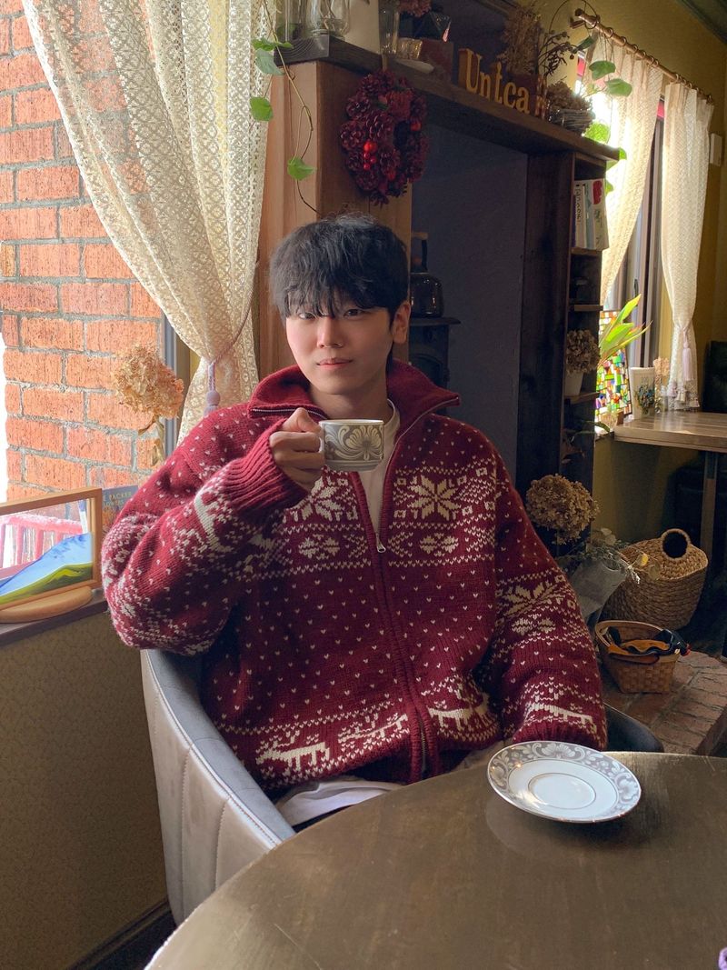 [Premium] Santa reversible Nordic knit zip-up