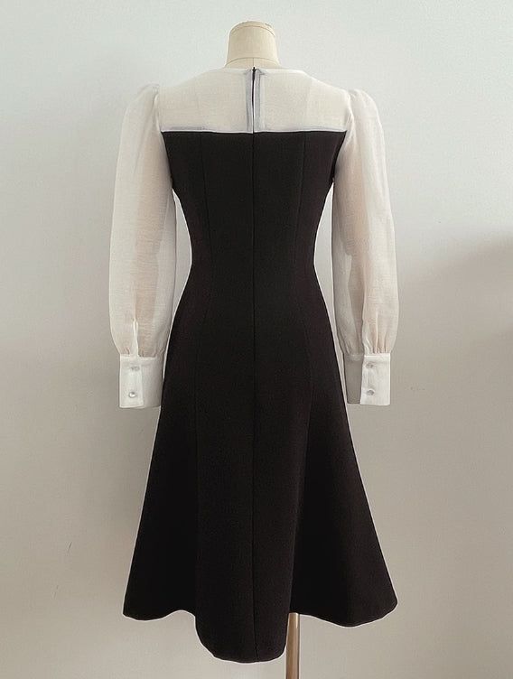 Chenibel V-neck Color Matching Pin-Tuck Flare One Piece