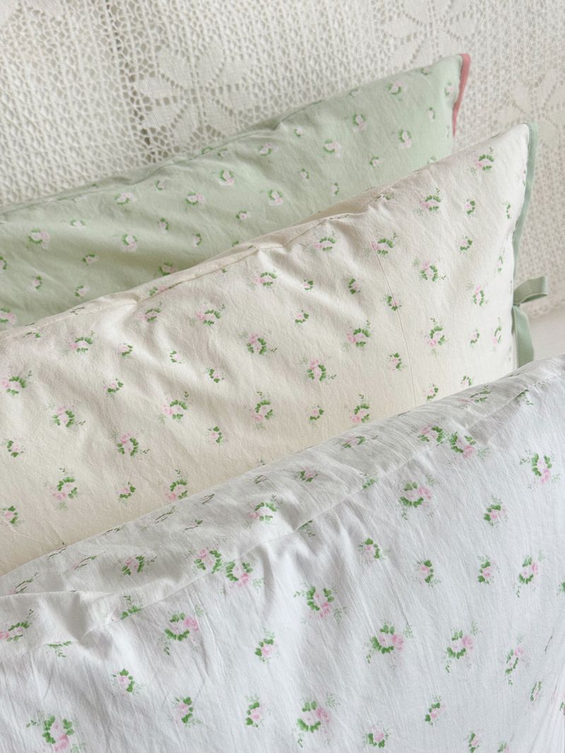 Flo ribbon string pillow cover floral pattern hotel style