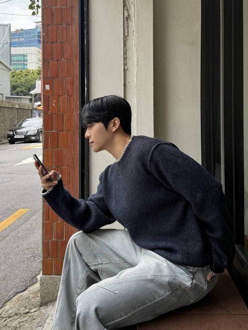 Hoshi line round knitwear