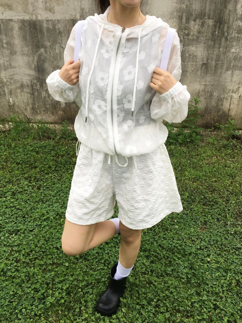 Zan Flower Embossed Short Pants (5c)