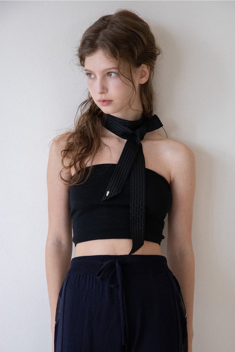 Black jacquard slim scarf