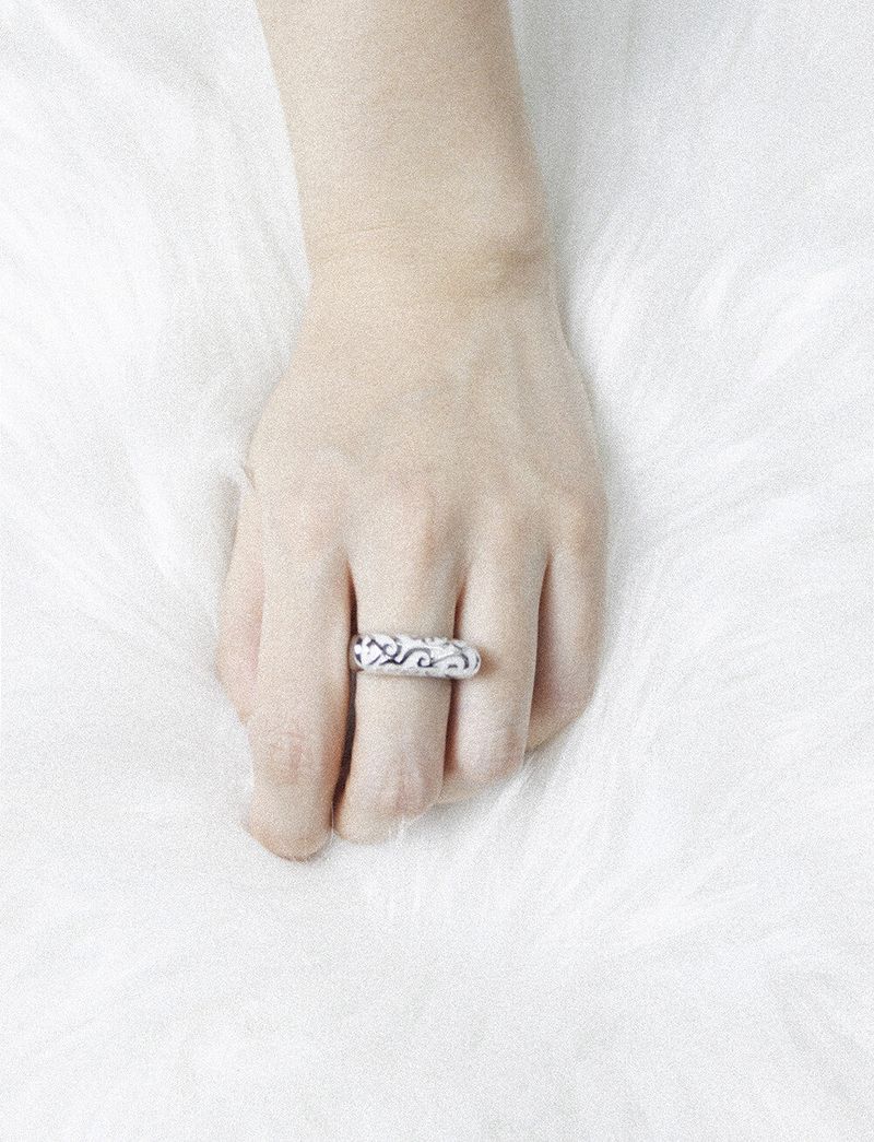 百合 Cloud ring 003 (Black/White)