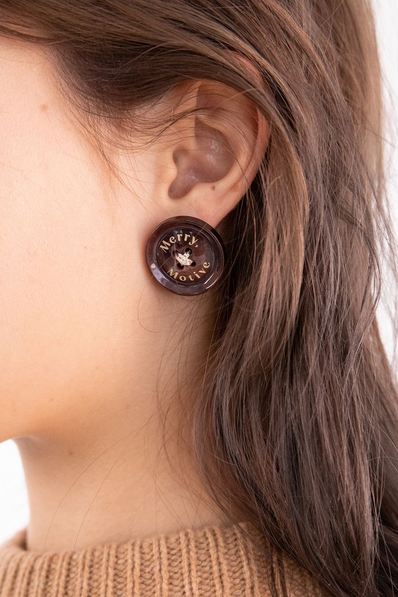 Merry,Motive signature button earring (Wine)
