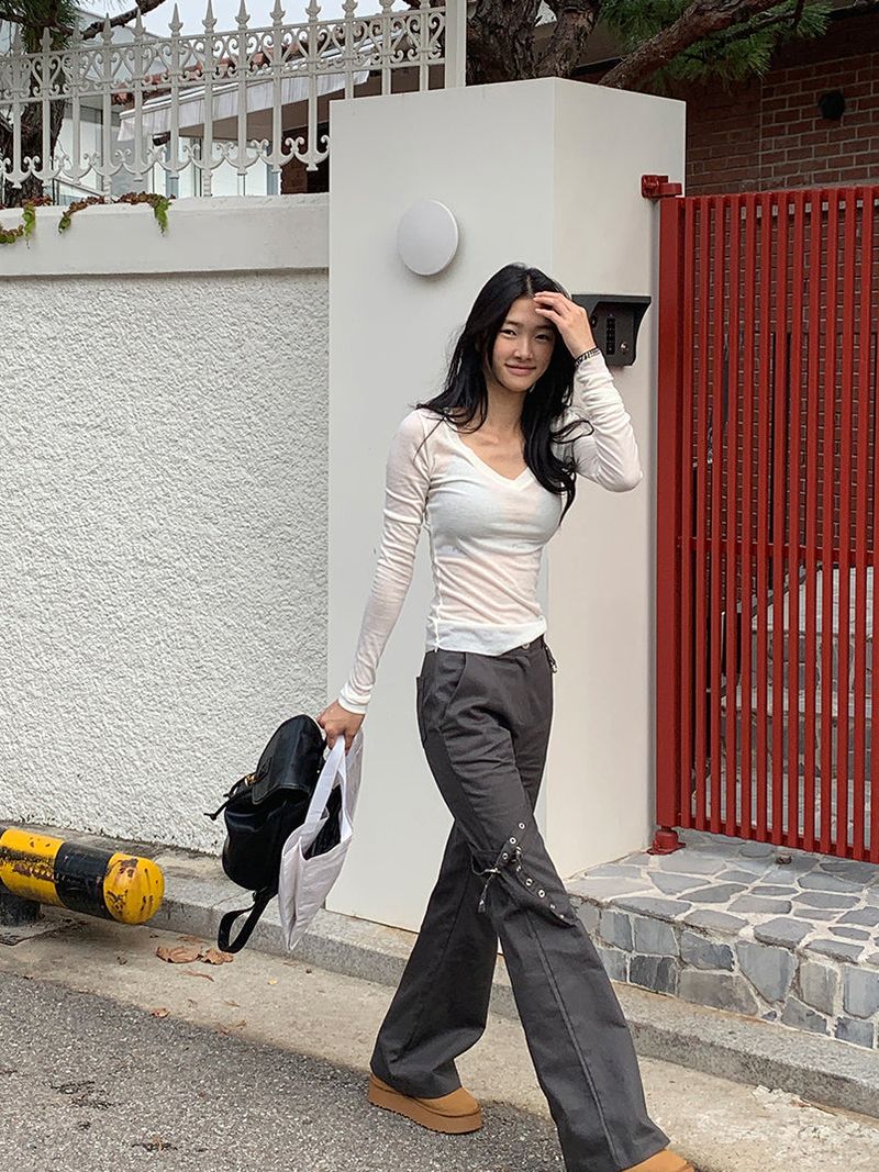 SLIM CUT OUT V NECK SLEEVE (2COLOR)