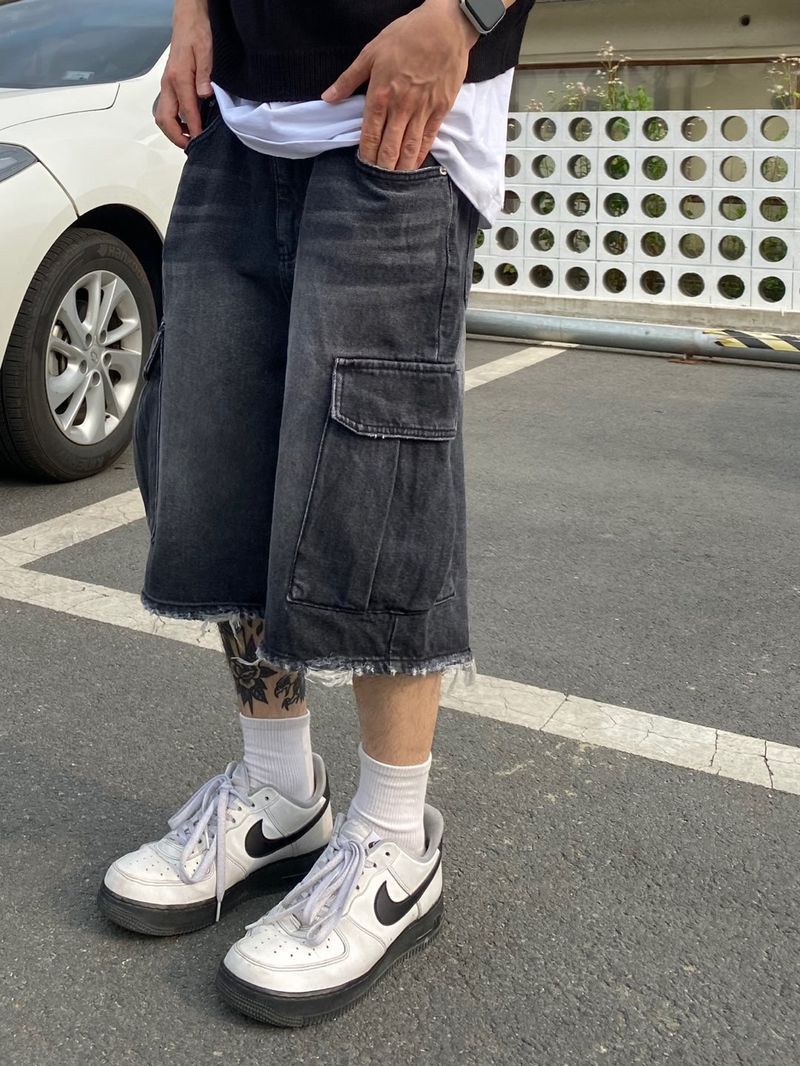 UNAIDUN(アネイダン)の「Vintage Washed Cargo Bermuda Denim Pants(Pants)」