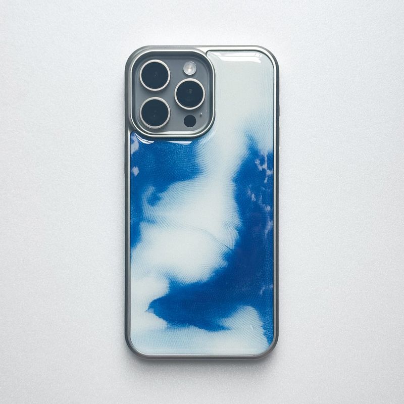 MEMORIESBOUNDARY（メモリーズバウンダリー）の「Soaring Silence Phone Case (SV_Blue)（Smartphone Accessories）」