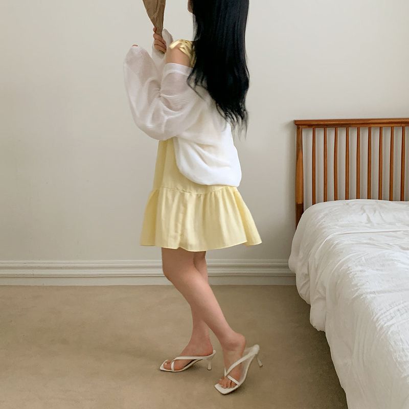 [Adjusting the strap] cancan sleeveless dress