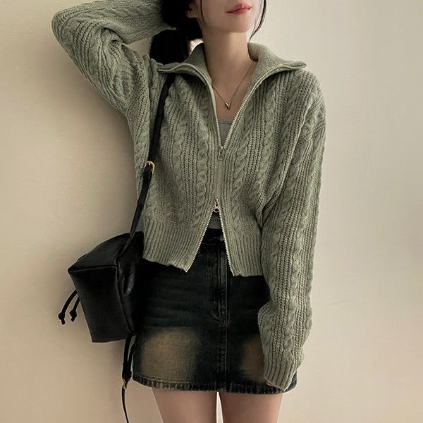 hijjoo（ハイチュー）の「Velutuway Hearty Twisted Knitwear Zip-Up（Tops）」