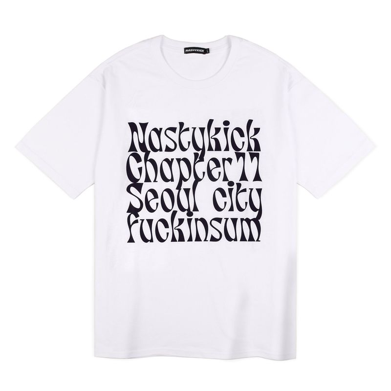 NASTYKICK（ナスティーキック）の「[NK] Kinsum Logo Tee (Wht-Blk)_K23QB644（Tops）」