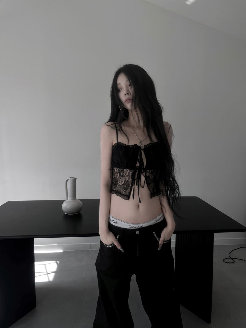URBAN UNIQUE（アーバンユニーク）の「flower lace ribbon top (2color)（Tops）」