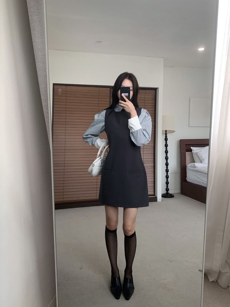 Classic Mae Simple Line Two-Pocket Mini Dress