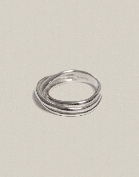 Tangled ring