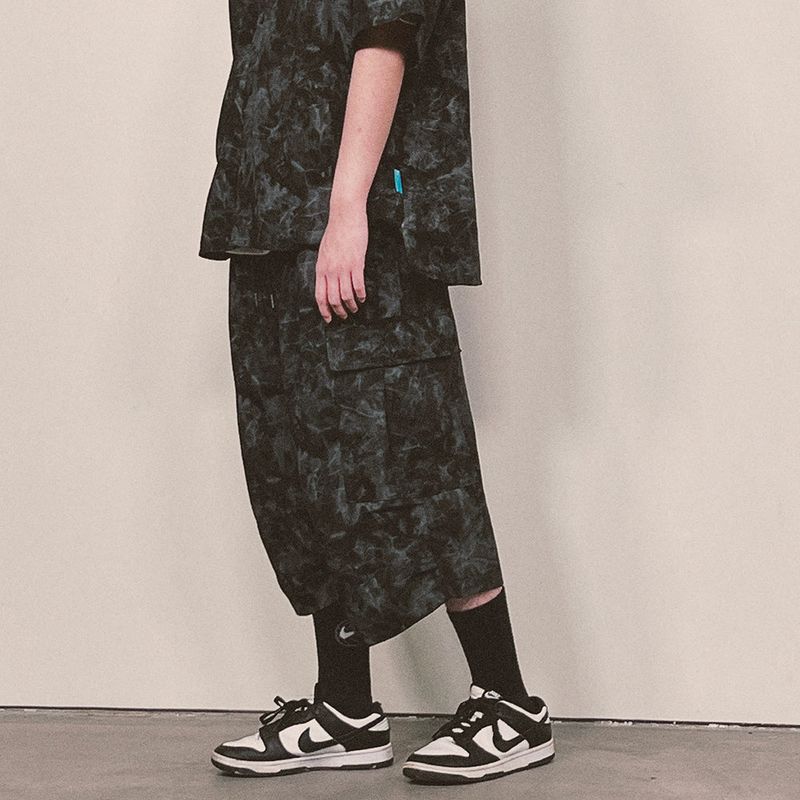 tiedye capri cargo shorts_black