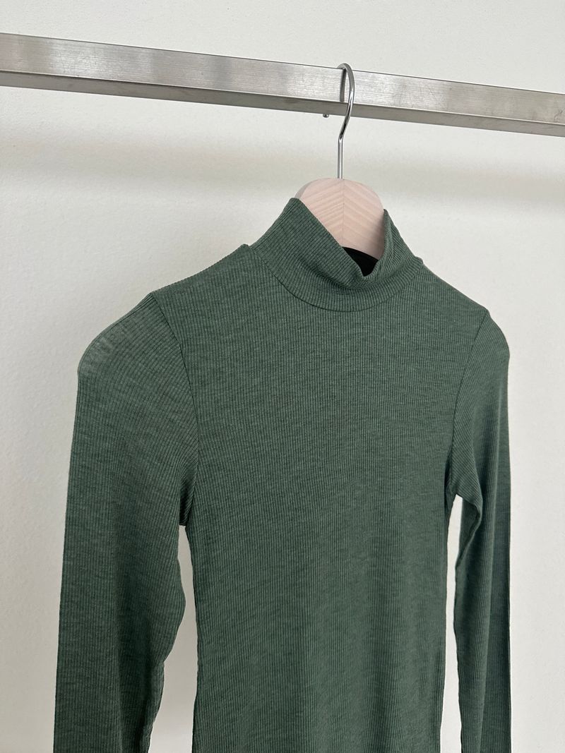 ウィントウールタートルネックTシャツ