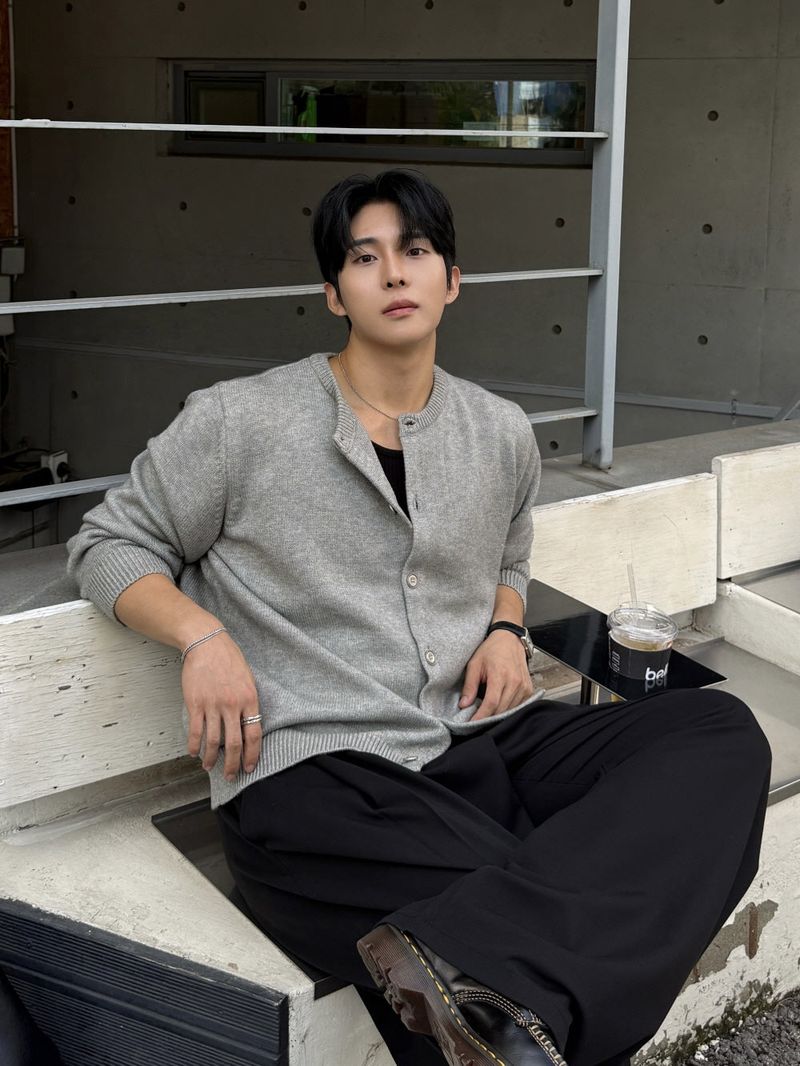 Ox over curved banding pants