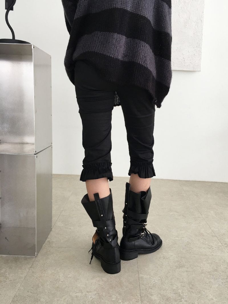Lace-up half buckle boots