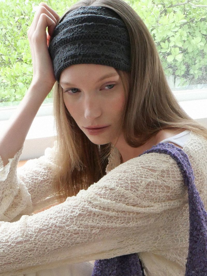 VOOR（ボル）の「レース フラワー ヘアバンド グレー（ヘアアクセサリー）」