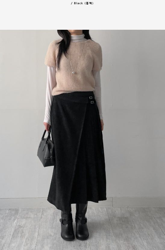 Velour Buckle Pleated Long Skirt