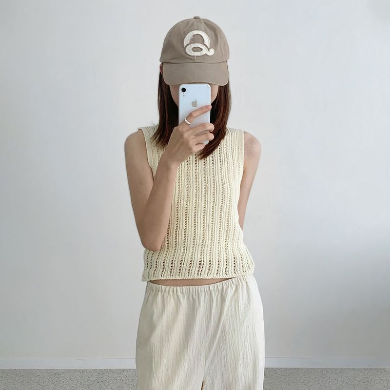 Q's（キューズ）の「ウォッシュド ロゴ ボール キャップ(Ash Beigel/White)（帽子）」