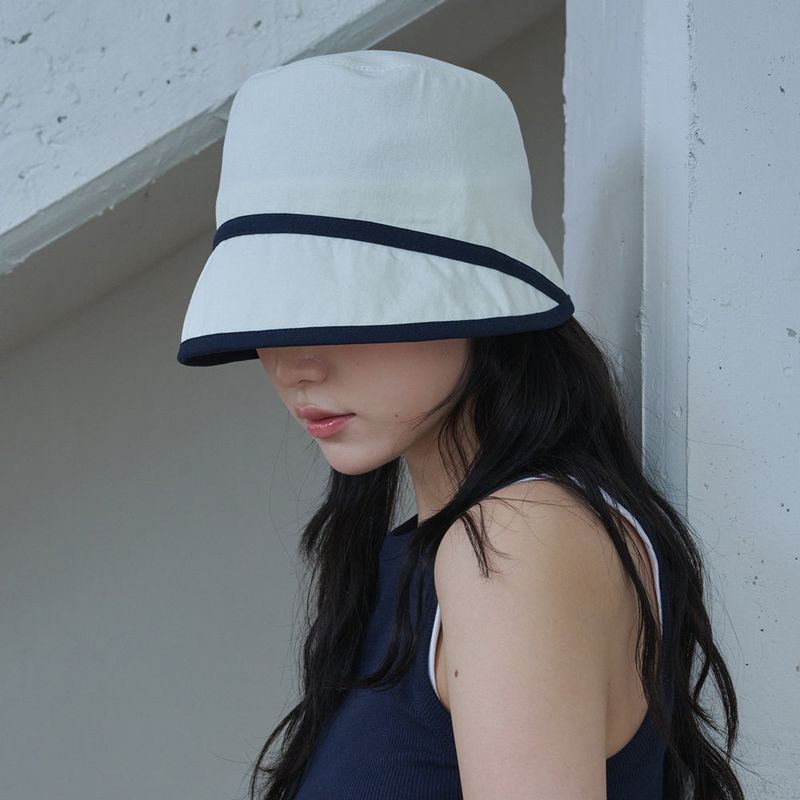 Contrast Line Moon Bucket Hat (Ivory)