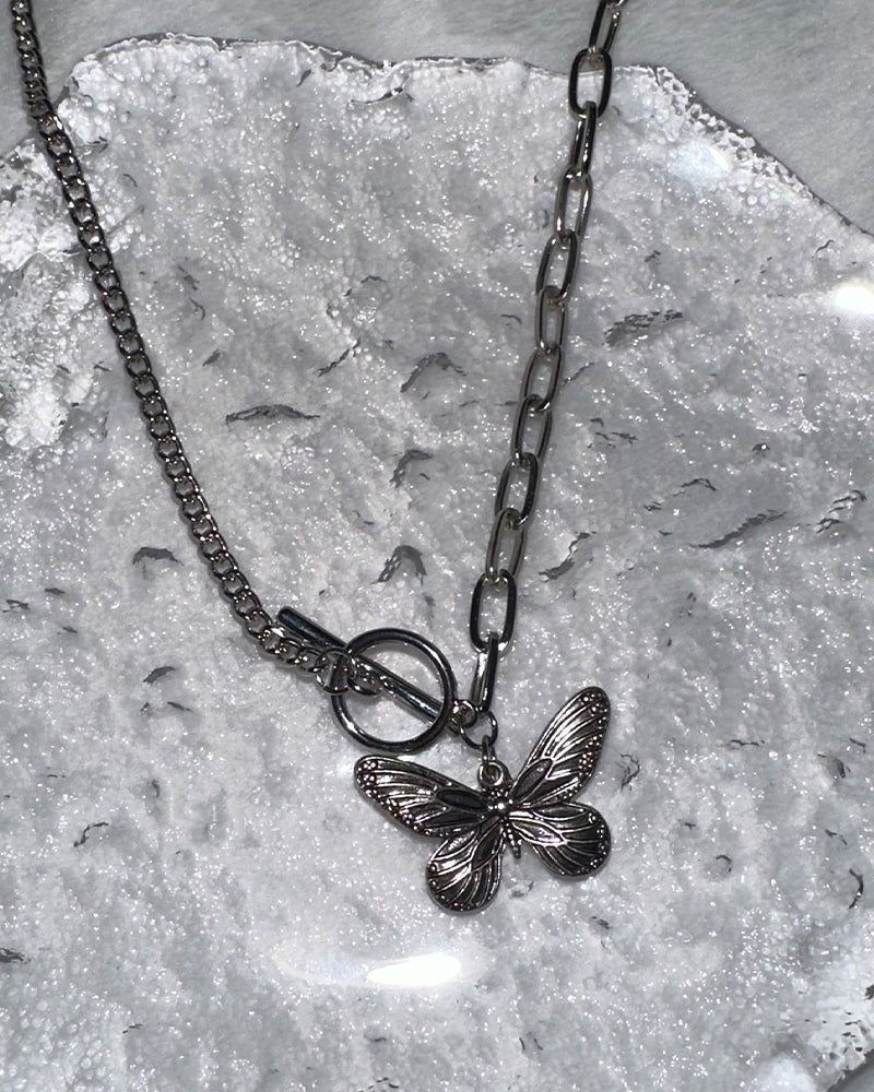 Adamdree(アダムドリー)の「Butterfly Toggle Bar Necklace(Accessories)」