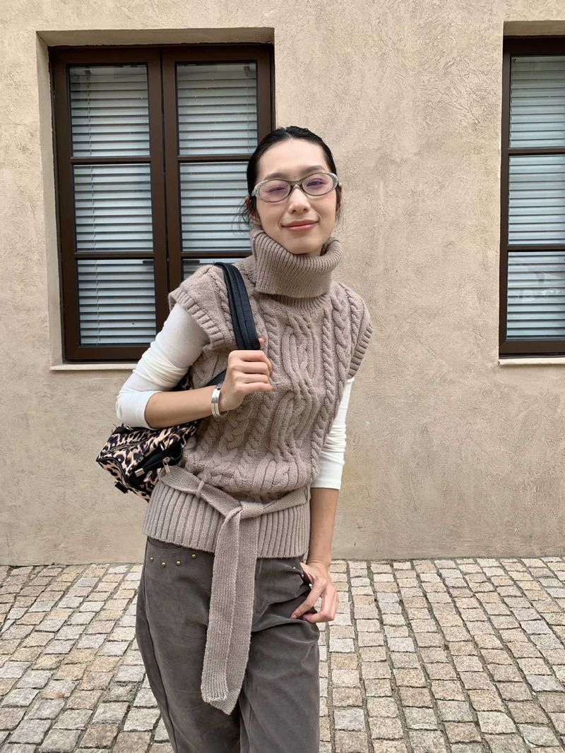 turtleneck twisted strap sleeveless knitwear