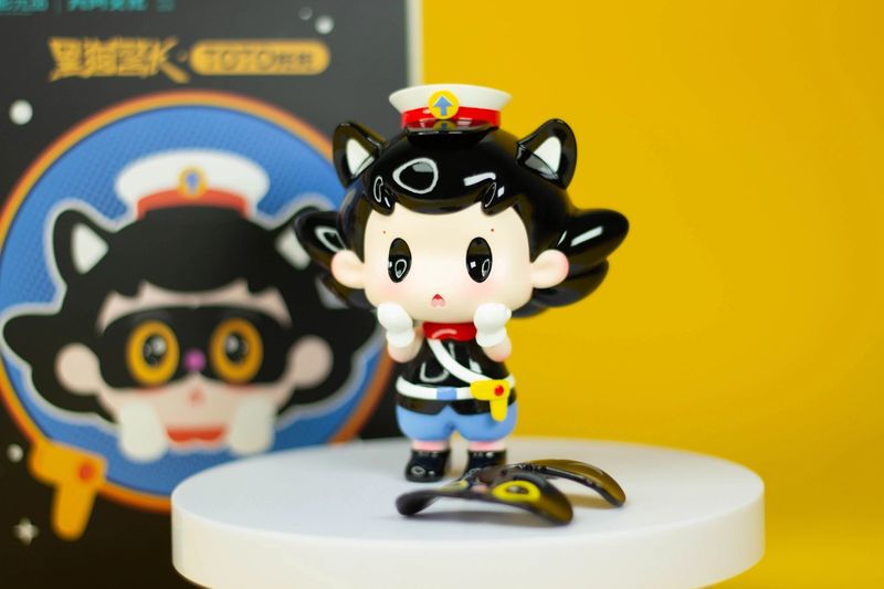 TOTO-Black Cat Detective Collaboration