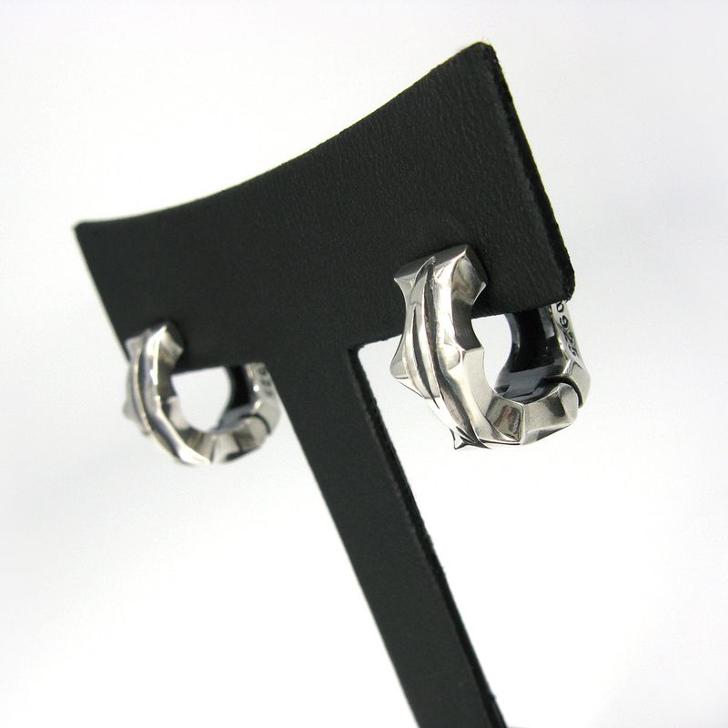 Sagitta-R1 silver hoop earring