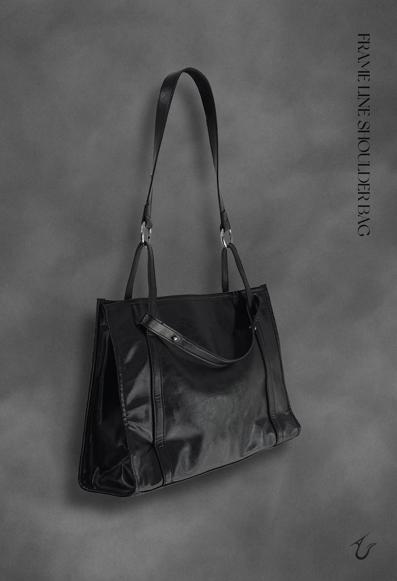 URBAN UNIQUE（アーバンユニーク）の「frame line shoulder bag（Bags）」