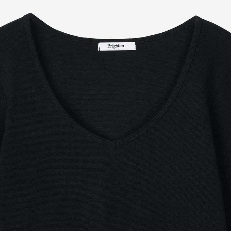 Essential V-Neck Black