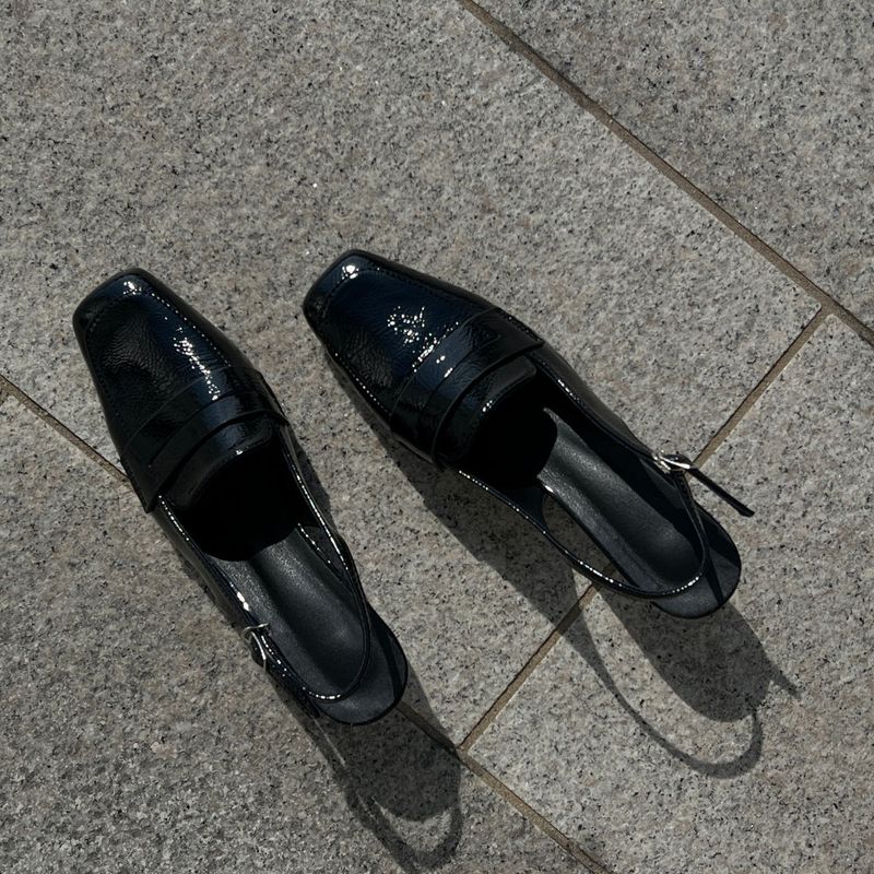 Black Enamel Semi Square Geek Chic Slingback (Black)