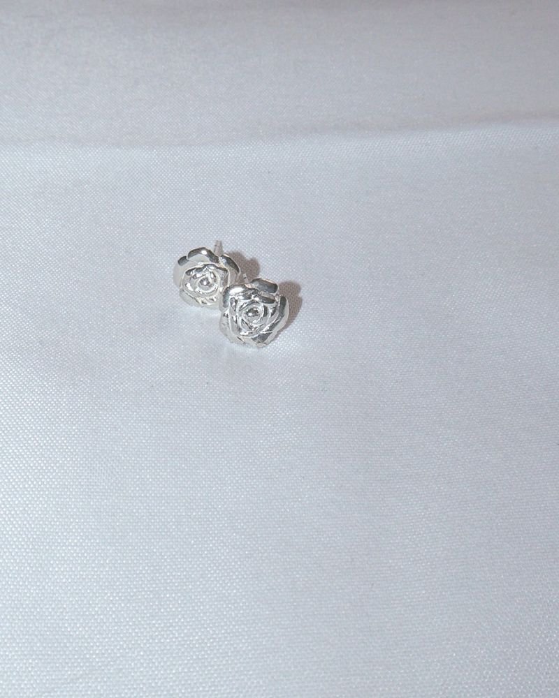 [MADE] lovely rose. rose stud earring (2pcs)