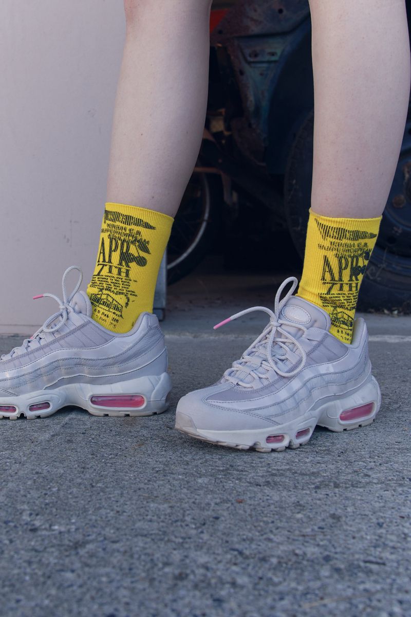 YOUTHHOSTEL GRAPHIC SOCKS [LIGHT YELLOW]