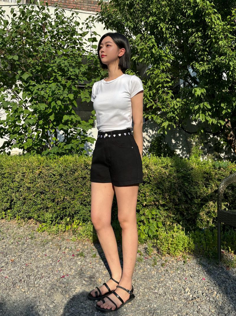 HEART EMBROIDERED BLACK DENIM SHORTS code 18206