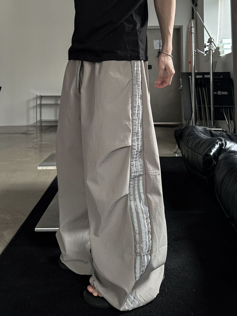 WHAT A LOOK（ワット ア ルック）の「ヴェイン ナイロン トラック ワイドパンツ（パンツ）」