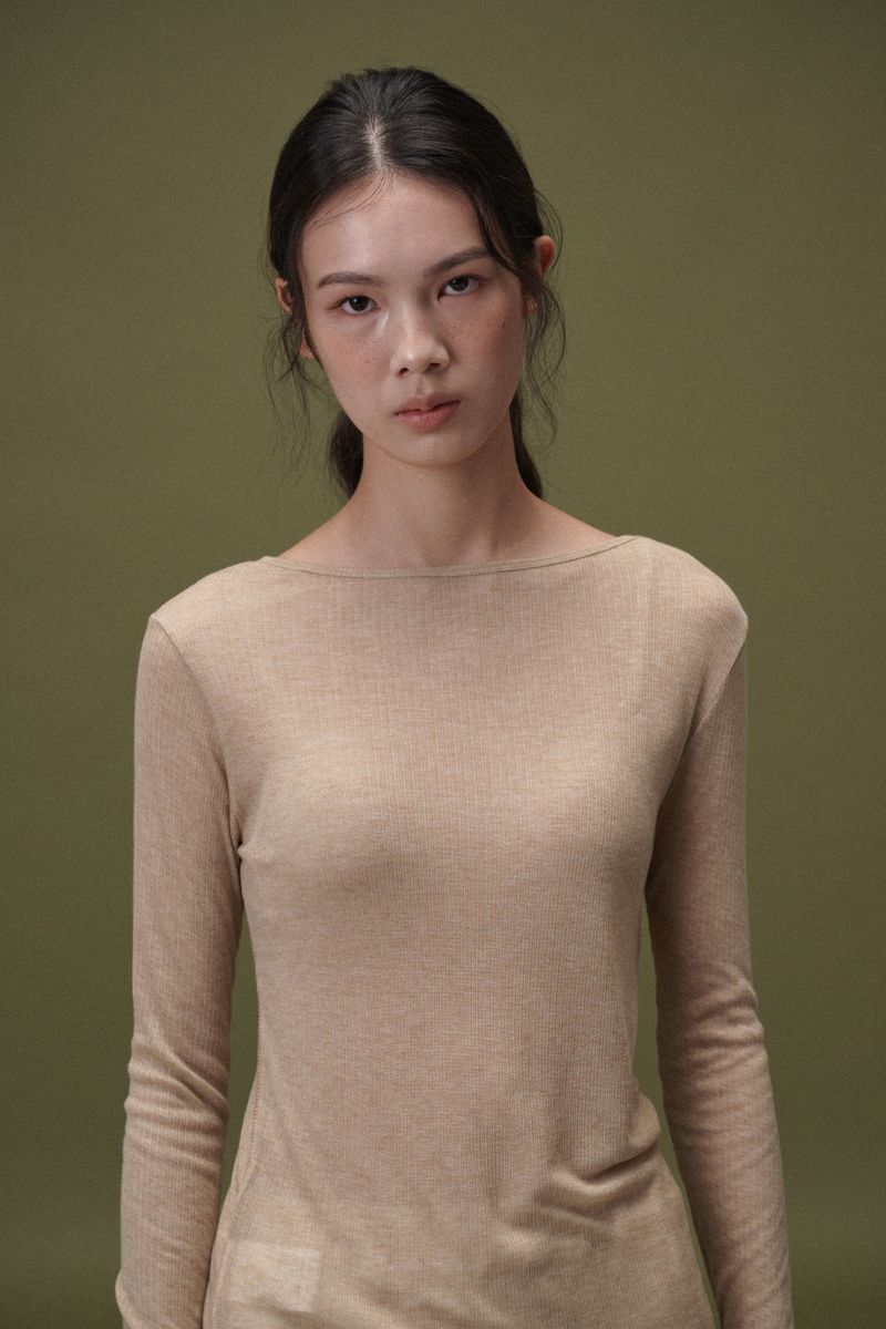 PLAT DU JOUR（プラドゥジュール）の「Wool boat neck T (Beige)（Tops）」