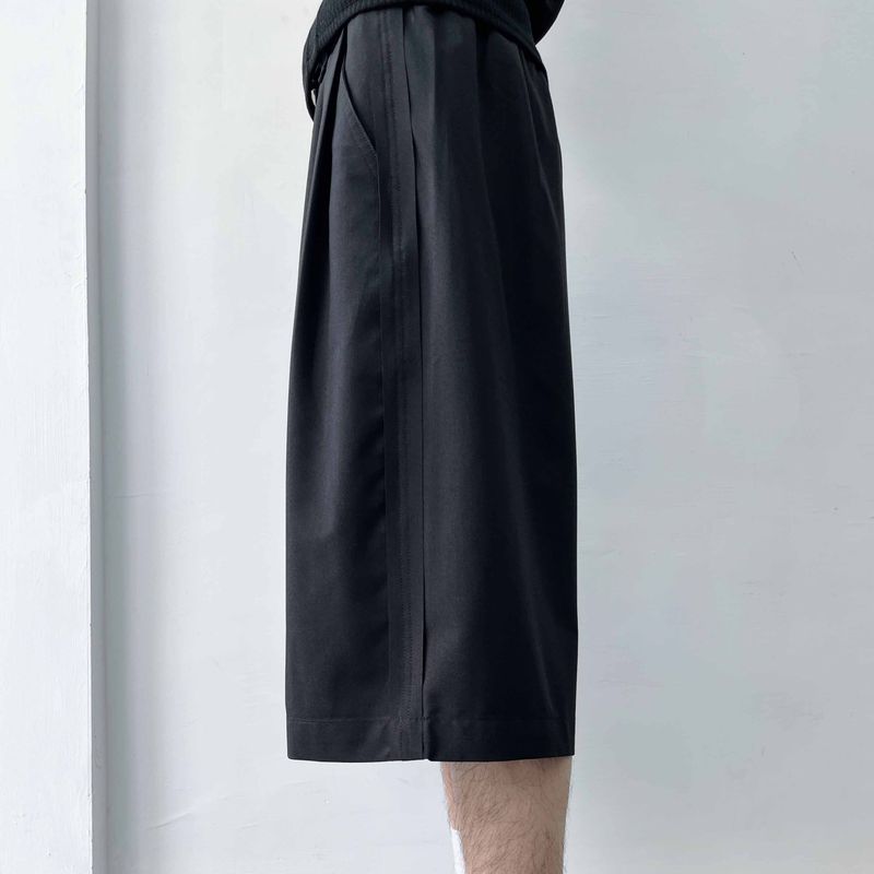 Pleated Wide Silhouette Shorts