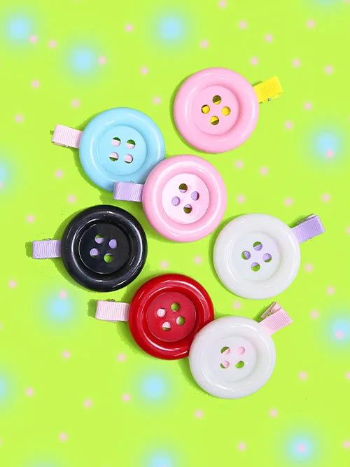 KUO（クーオ）の「ビッグ ボタン ヘアピン(5color)（ヘアアクセサリー）」