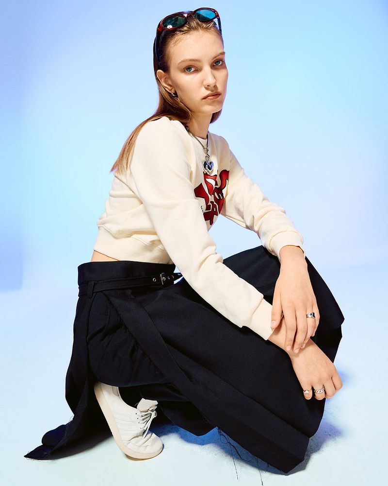 DEVIL HEAD LOGO CROP SWEATSHIRT-IVORY