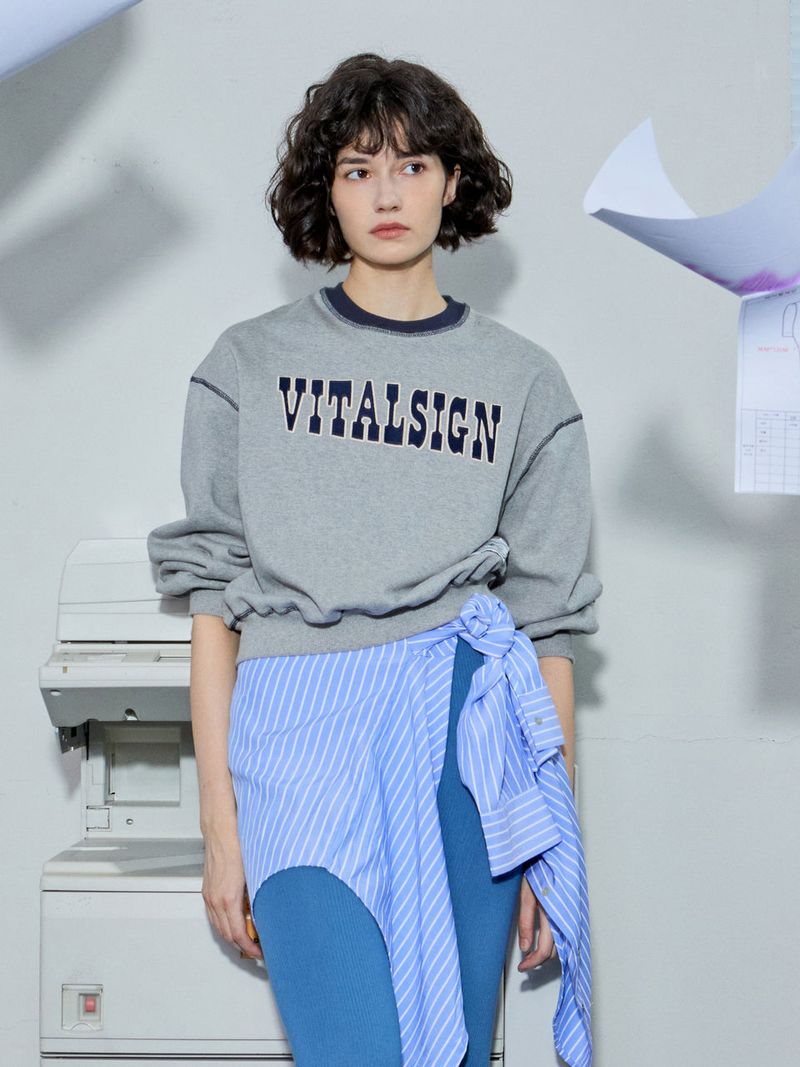 [LINE] VITAL Logo Stitched Sweatshirt