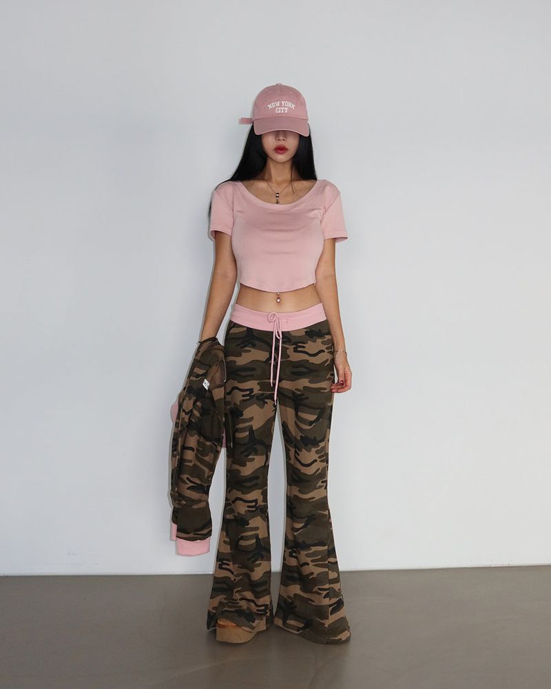 Pink color camouflage hooded zip-up