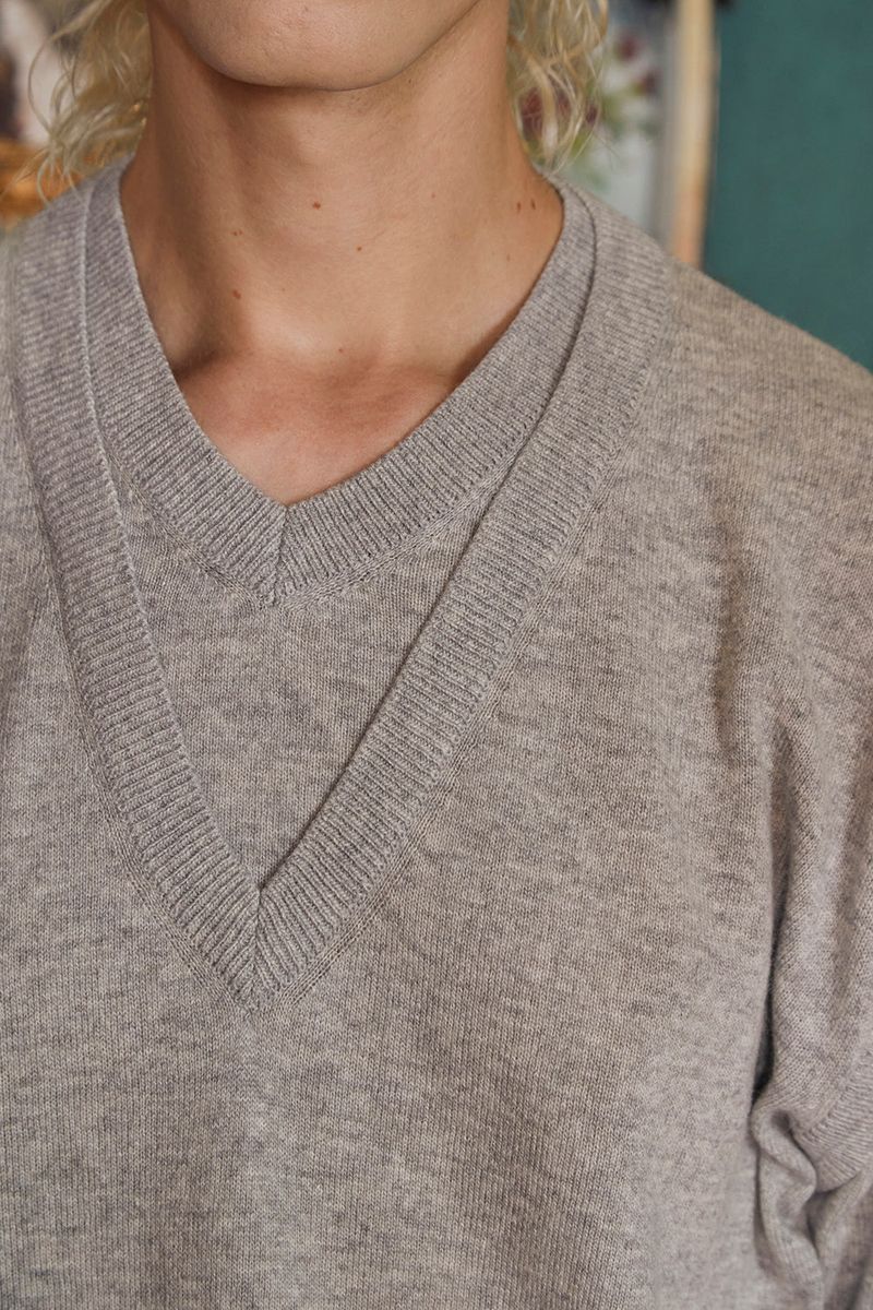 LAYERED V NECK KNIT / GREY