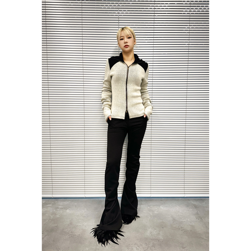 HIGH-NECK ZIP-UP: OFF-WHITE